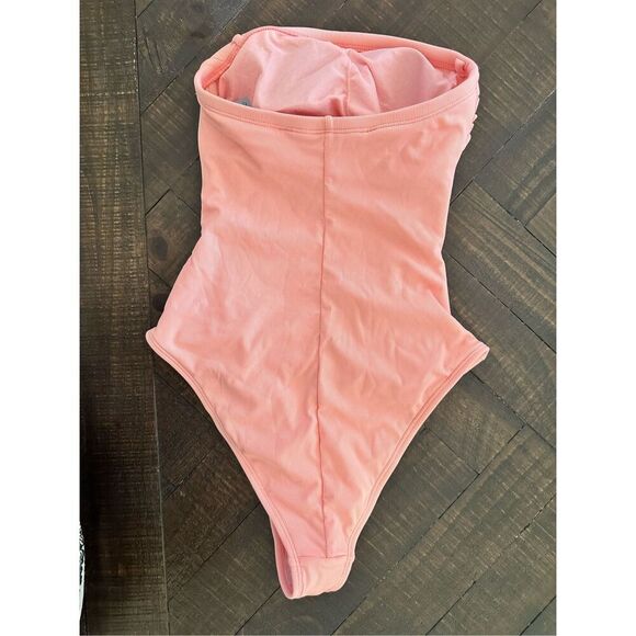 Shade & Shore Coral Pink Strapless Ribbed One Piece Swimsuit Size XS New - Picture 4 of 5